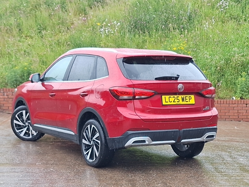 MG ZS 1.5 Hybrid Trophy Red #2