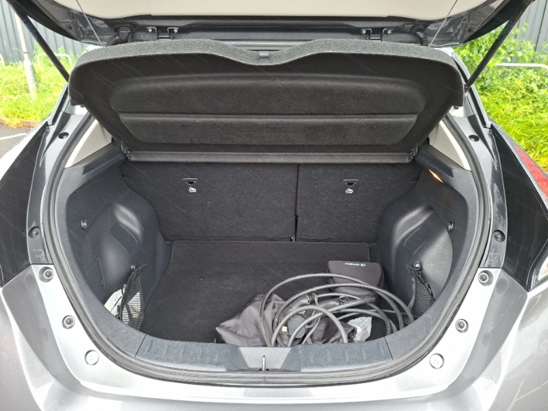 Nissan Leaf Leaf N-connecta Red #18
