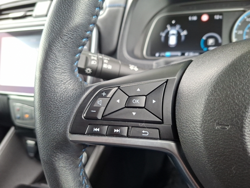 Nissan Leaf Leaf N-connecta Red #12