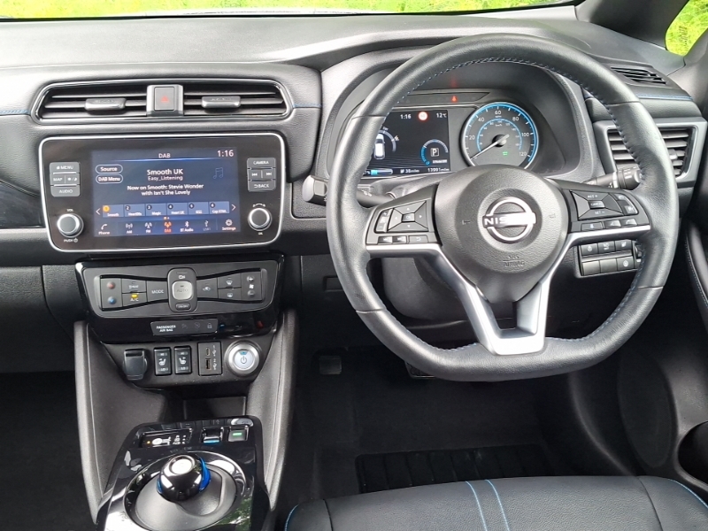 Nissan Leaf Leaf N-connecta Red #8
