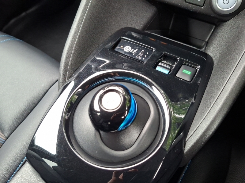 Nissan Leaf Leaf N-connecta Red #17