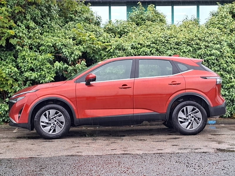 Nissan Qashqai 1.3 Dig-t Mh Acenta Premium Red #4