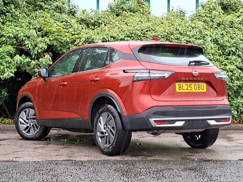 Nissan Qashqai 1.3 Dig-t Mh Acenta Premium Red #2