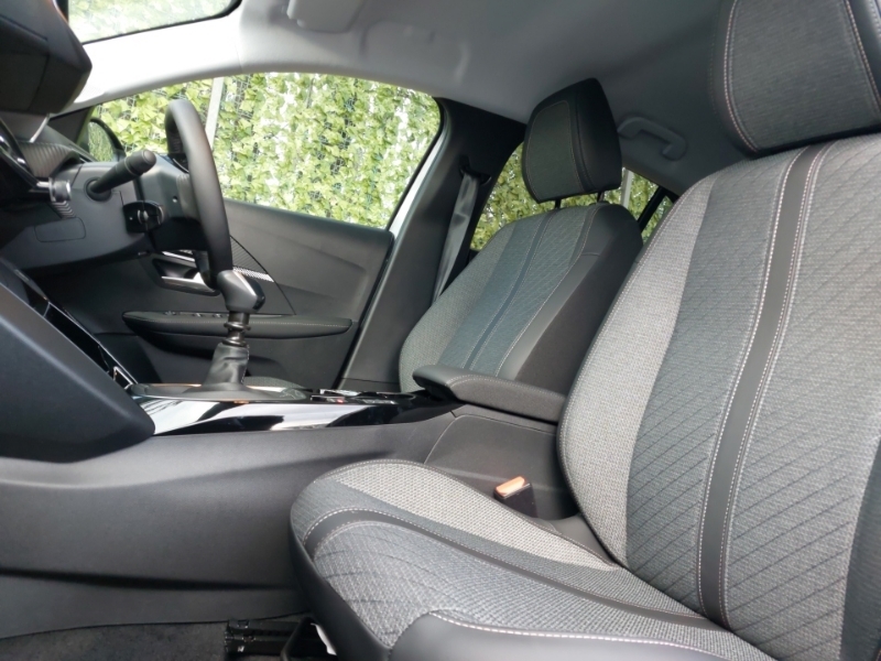 Peugeot 2008 1.2 Puretech 130 Allure White #5