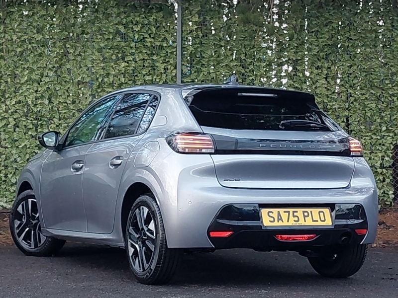 Peugeot 2008 1.2 Puretech 130 Allure White #2