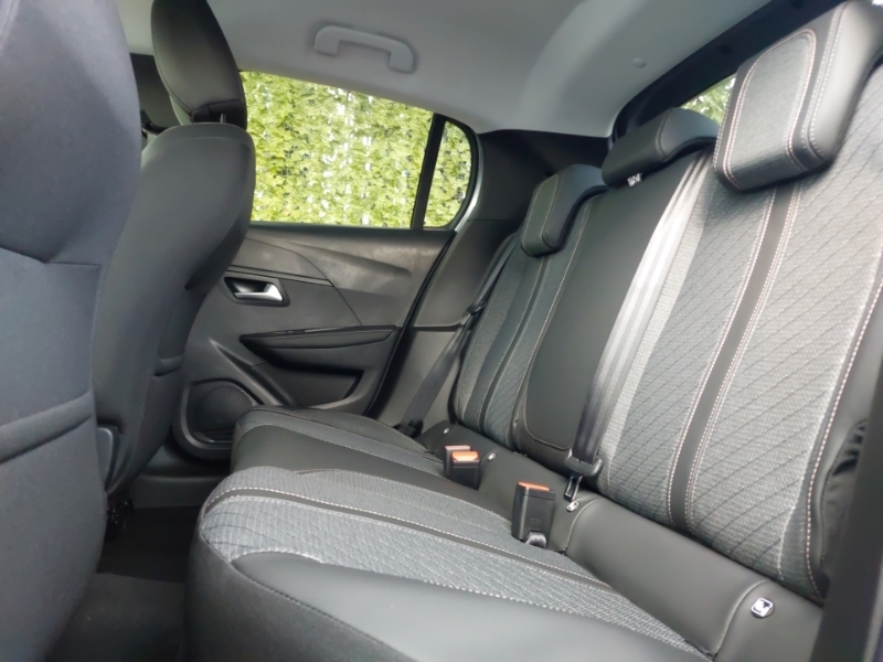 Peugeot 2008 1.2 Puretech 130 Allure White #6