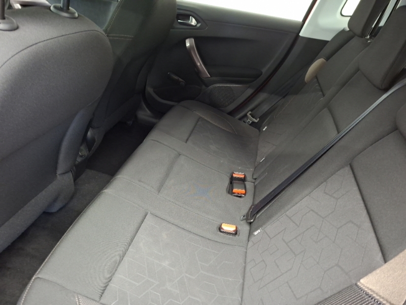 Peugeot 2008 1.2 Puretech Active Red #6
