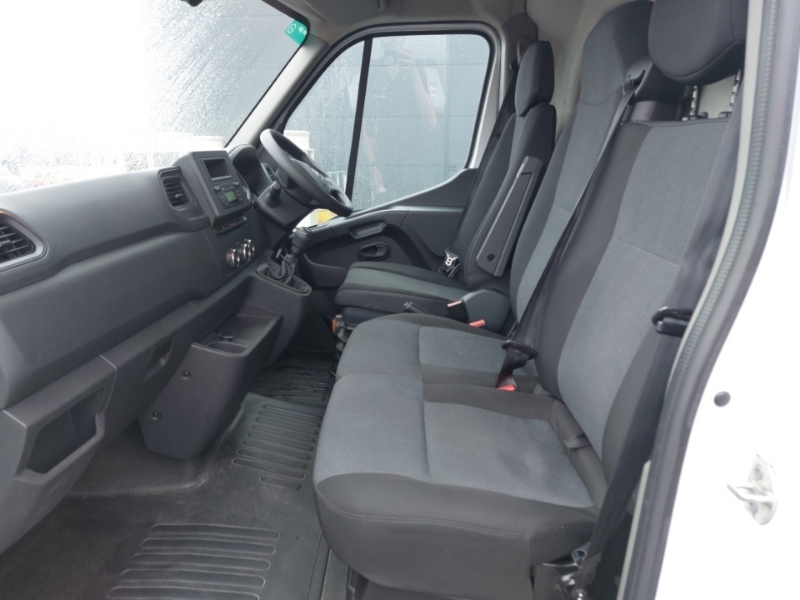 Renault Master Lm35dci 135 Business Medium Roof Van White #5