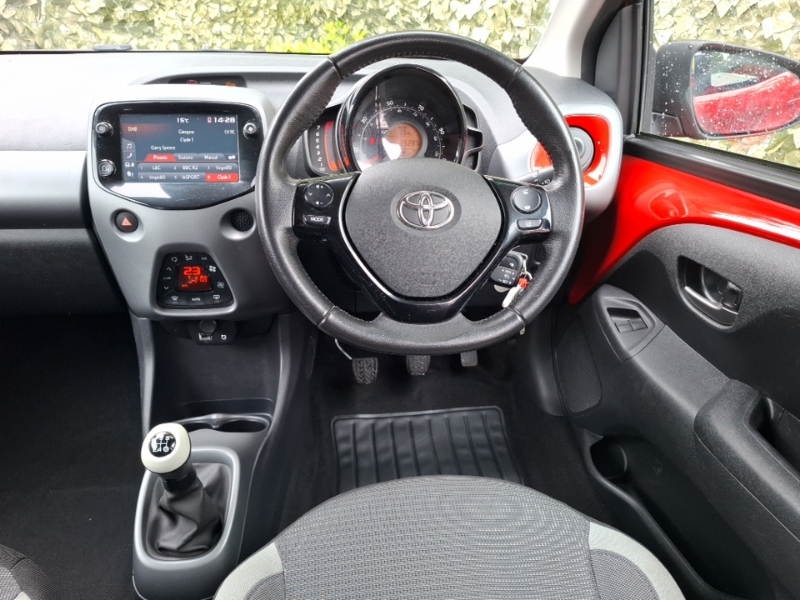 Toyota Aygo Hatchback Silver #8