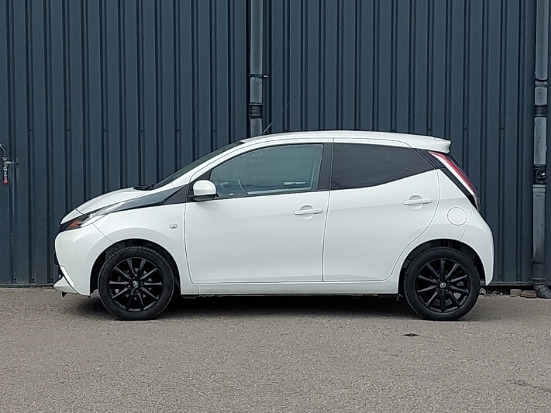 Toyota Aygo 1.0 Vvt-i X-style YH67ZSD White #4