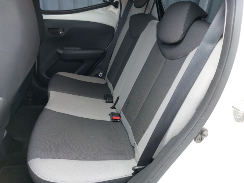 Toyota Aygo 1.0 Vvt-i X-style YH67ZSD White #6