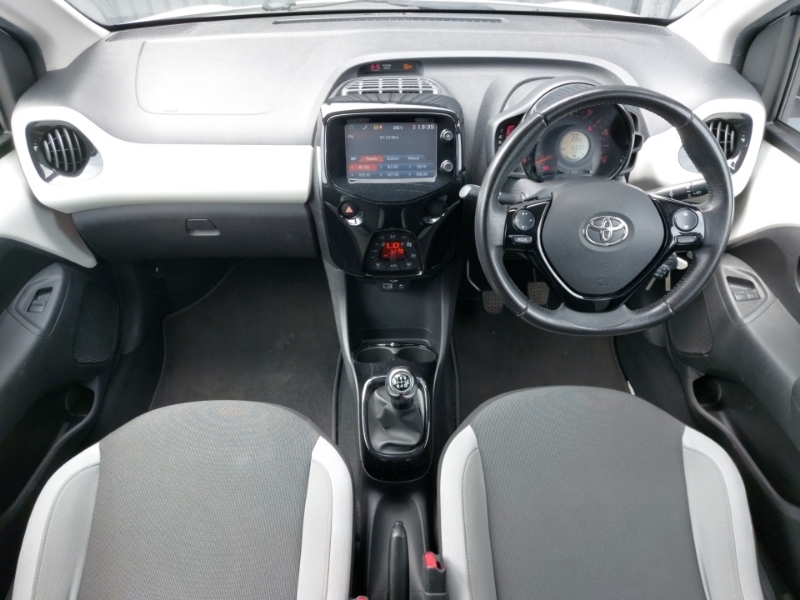 Toyota Aygo 1.0 Vvt-i X-style YH67ZSD White #3