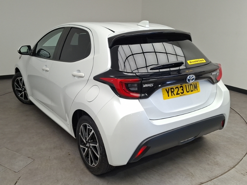Toyota Yaris 1.5 Hybrid Design Cvt White #2