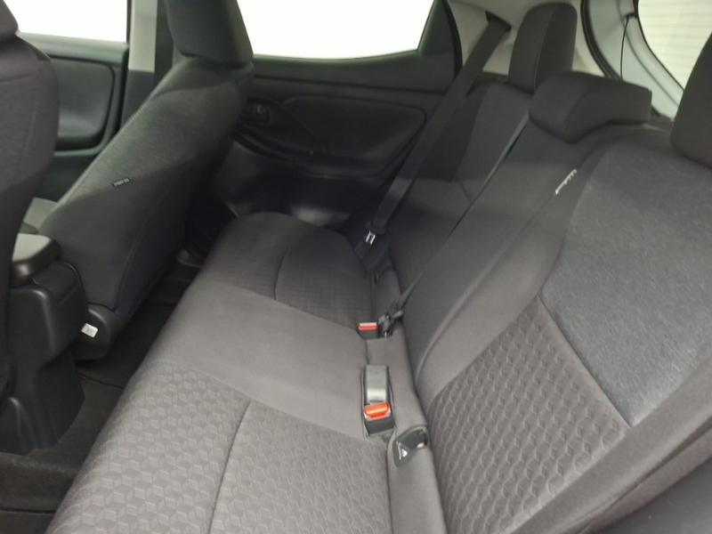 Toyota Yaris 1.5 Hybrid Design Cvt White #6