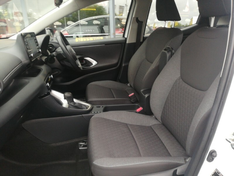 Toyota Yaris 1.5 Hybrid Icon Cvt Nav White #5