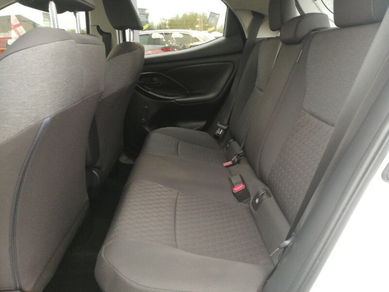 Toyota Yaris 1.5 Hybrid Icon Cvt Nav White #6