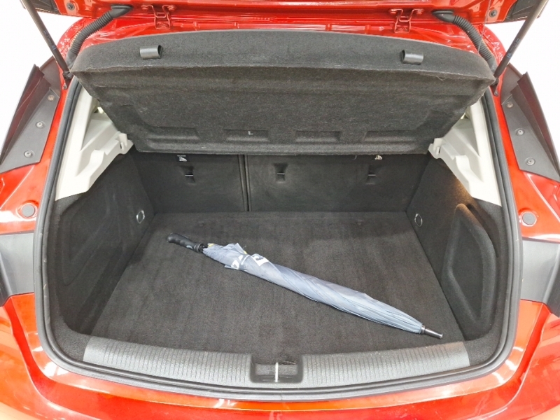 Vauxhall Astra Hatchback Red #8