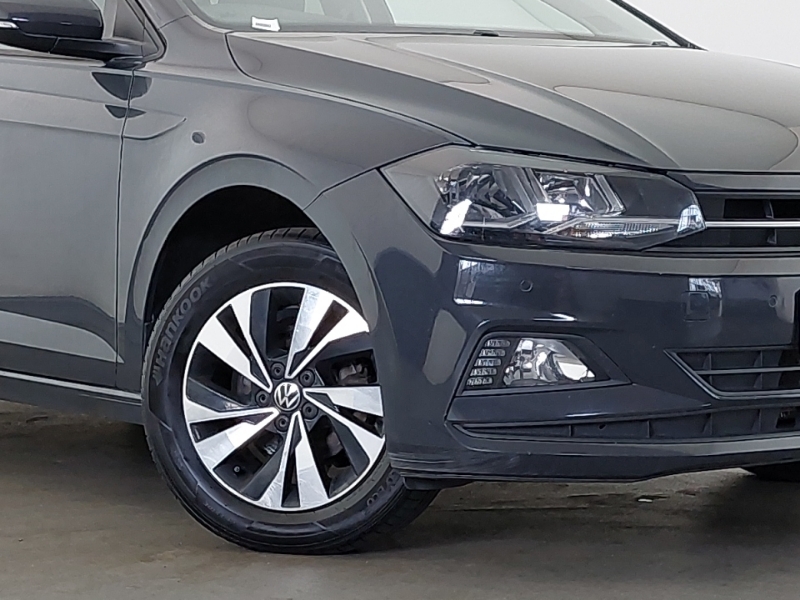 Volkswagen Polo Active White #20