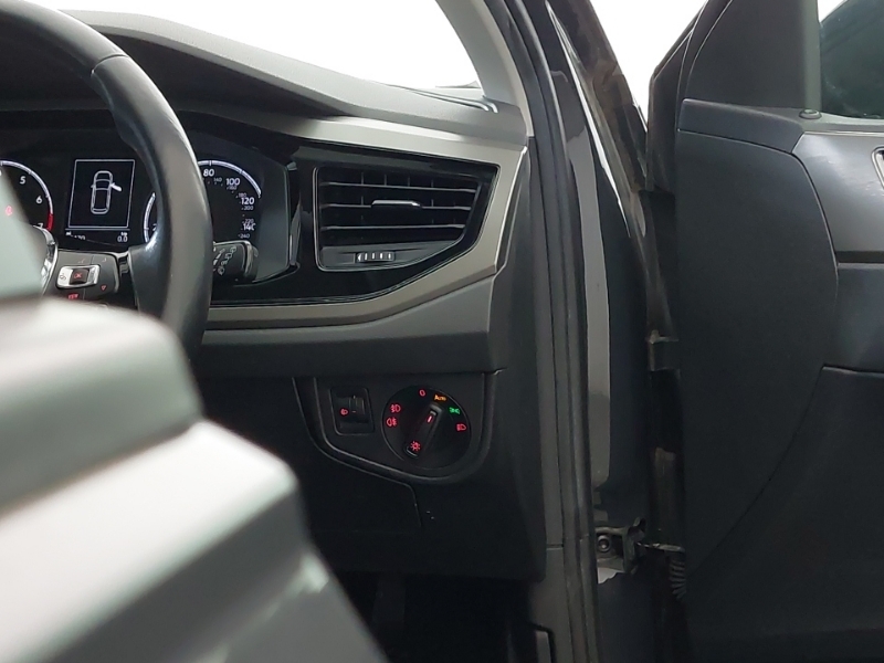 Volkswagen Polo Active White #17