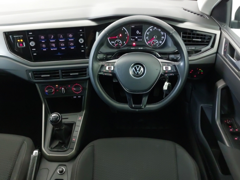 Volkswagen Polo Active White #8