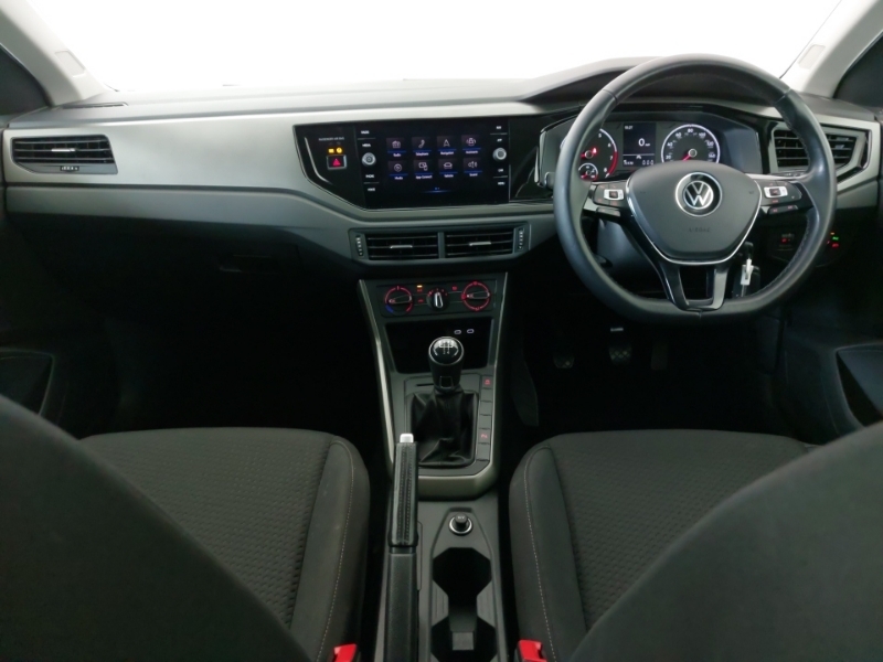 Volkswagen Polo Active White #3