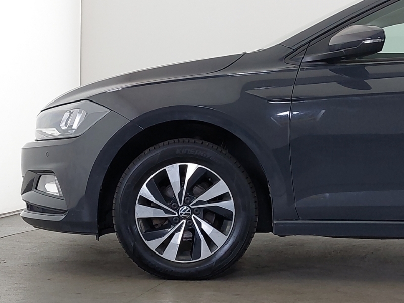 Volkswagen Polo Active White #19