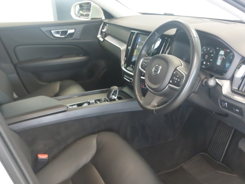 Volvo V60 2.0 B4d Momentum Gold #6