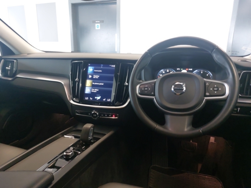 Volvo V60 2.0 B4d Momentum Gold #4