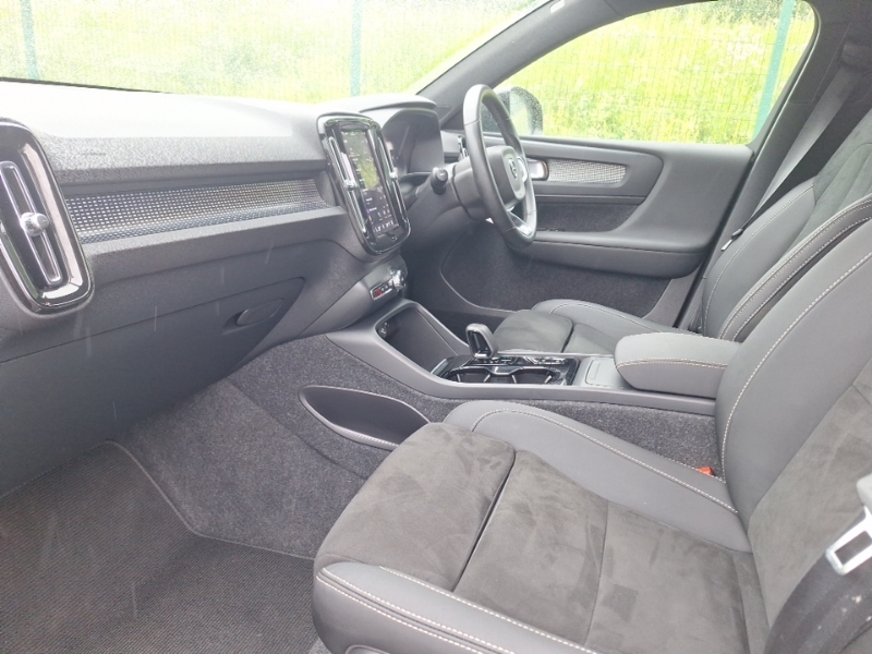 Volvo XC40 2.0 B3p Plus Black Edition Black #5