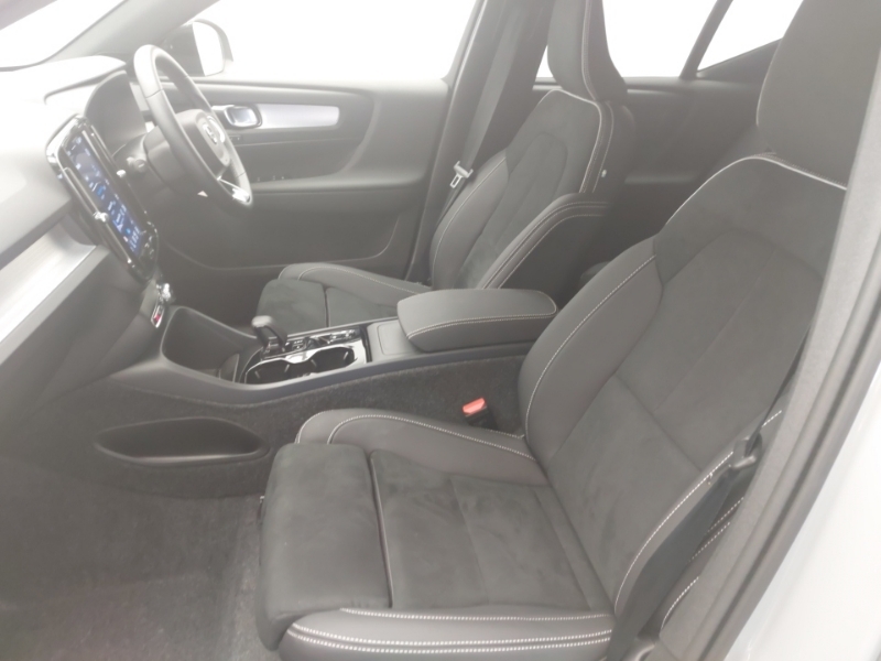 Volvo XC40 2.0 B3p Plus Black Edition Grey #5