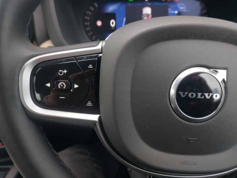Volvo XC60 Ultra White #12