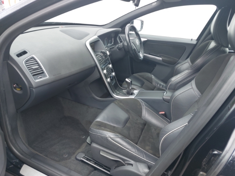 Volvo XC60 D4 181 R Design Black #5