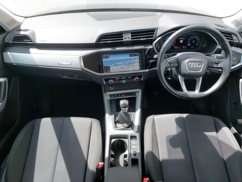 Audi Q3 35 Tfsi Technik Black #3