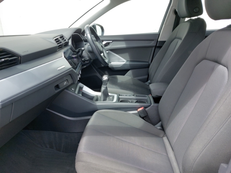 Audi Q3 35 Tfsi Technik Black #5