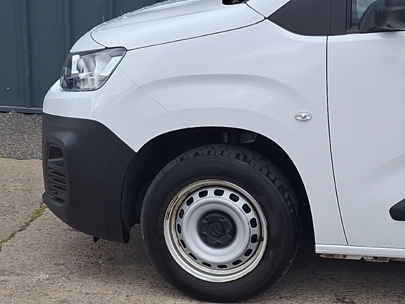 Citroen Berlingo Driver Edition White #19