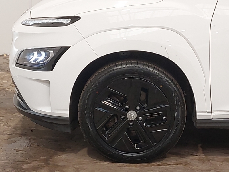 Hyundai Kona Premium White #19