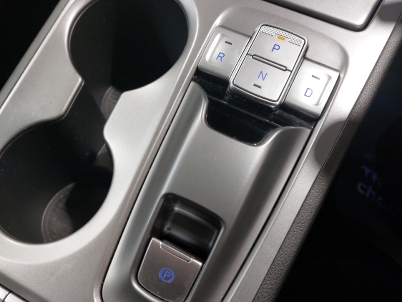 Hyundai Kona Premium White #15