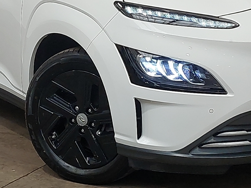 Hyundai Kona Premium White #20