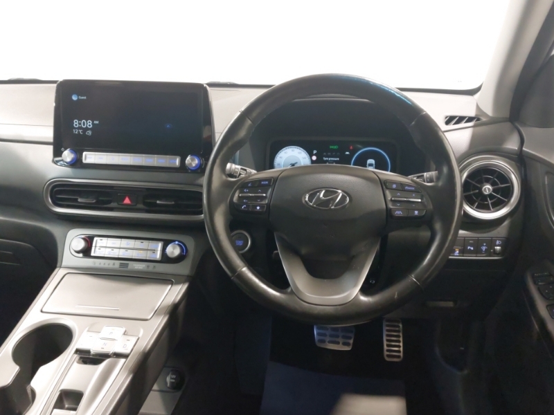 Hyundai Kona Premium White #8