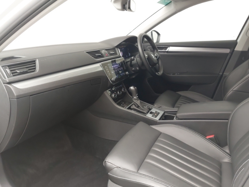 Skoda Superb 2.0 Tdi Cr Se Technology Dsg White #5