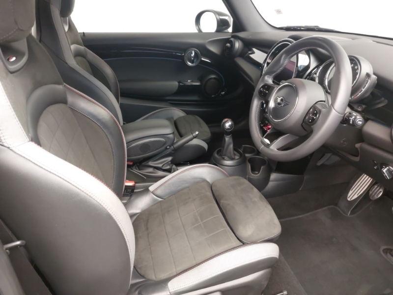 Mini Hatch 1.5 Cooper Sport FY22TZH Black #6