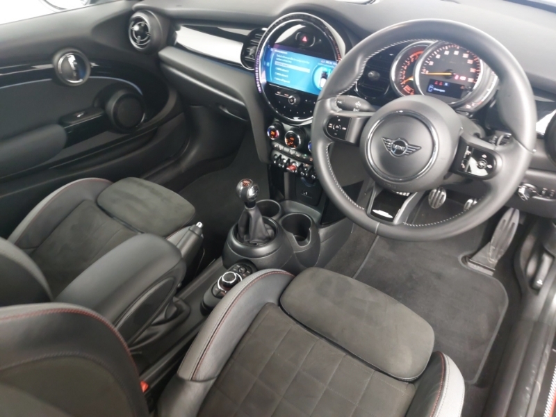 Mini Hatch 1.5 Cooper Sport FY22TZH Black #4