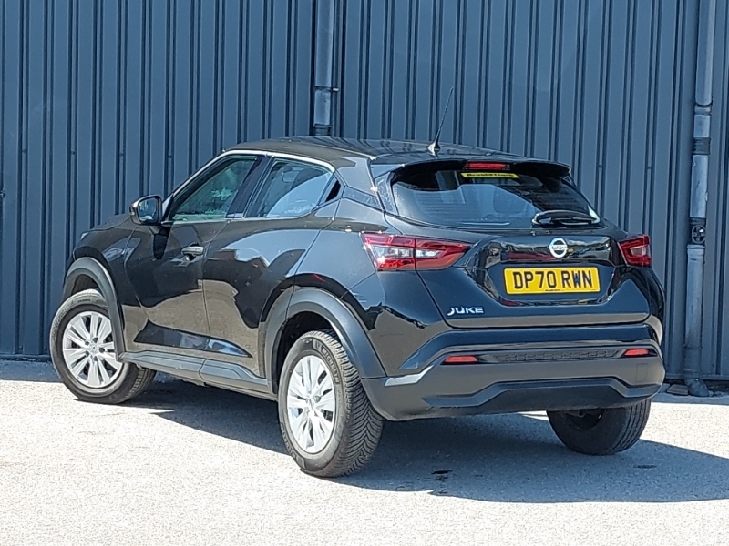 Nissan Juke Tekna Black #2