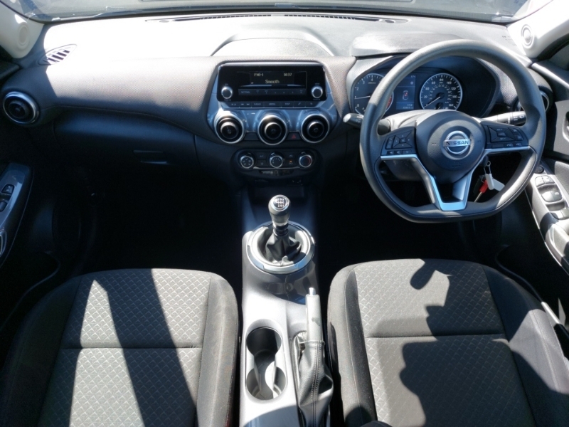 Nissan Juke Tekna Black #3