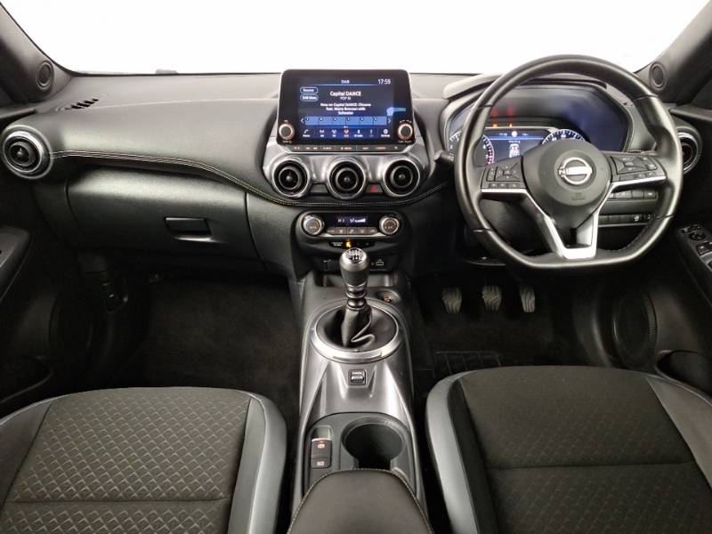 Nissan Juke Tekna Black #3