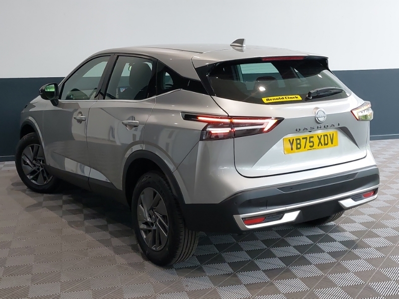Nissan Qashqai 1.3 Dig-t Mh 158 Acenta Premium Xtronic Silver #2