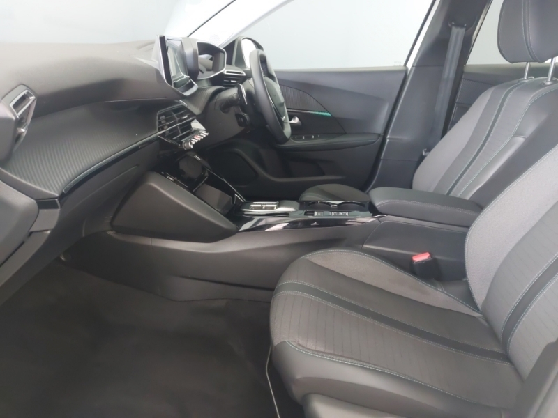 Peugeot 2008 1.2 Puretech 130 Allure Premium Eat8 White #4
