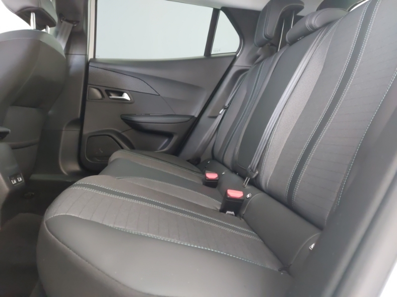 Peugeot 2008 1.2 Puretech 130 Allure Premium Eat8 White #5