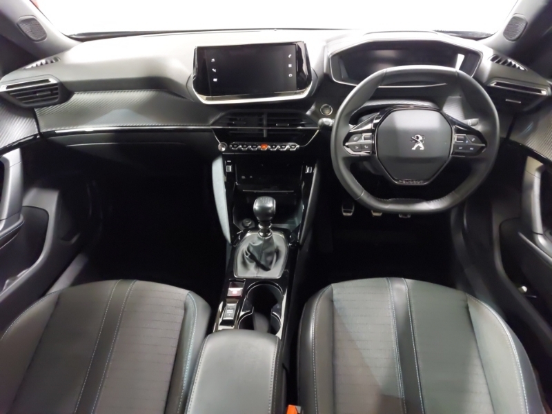 Peugeot 2008 1.2 Puretech 130 Allure Premium Black #3