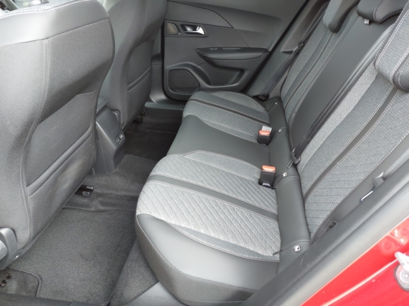 Peugeot 2008 1.2 Puretech 130 Allure Red #6